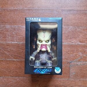Titans Predator Vinyl Figure 6.5" - Alien vs Predator Unmasked Predator AVP FYE